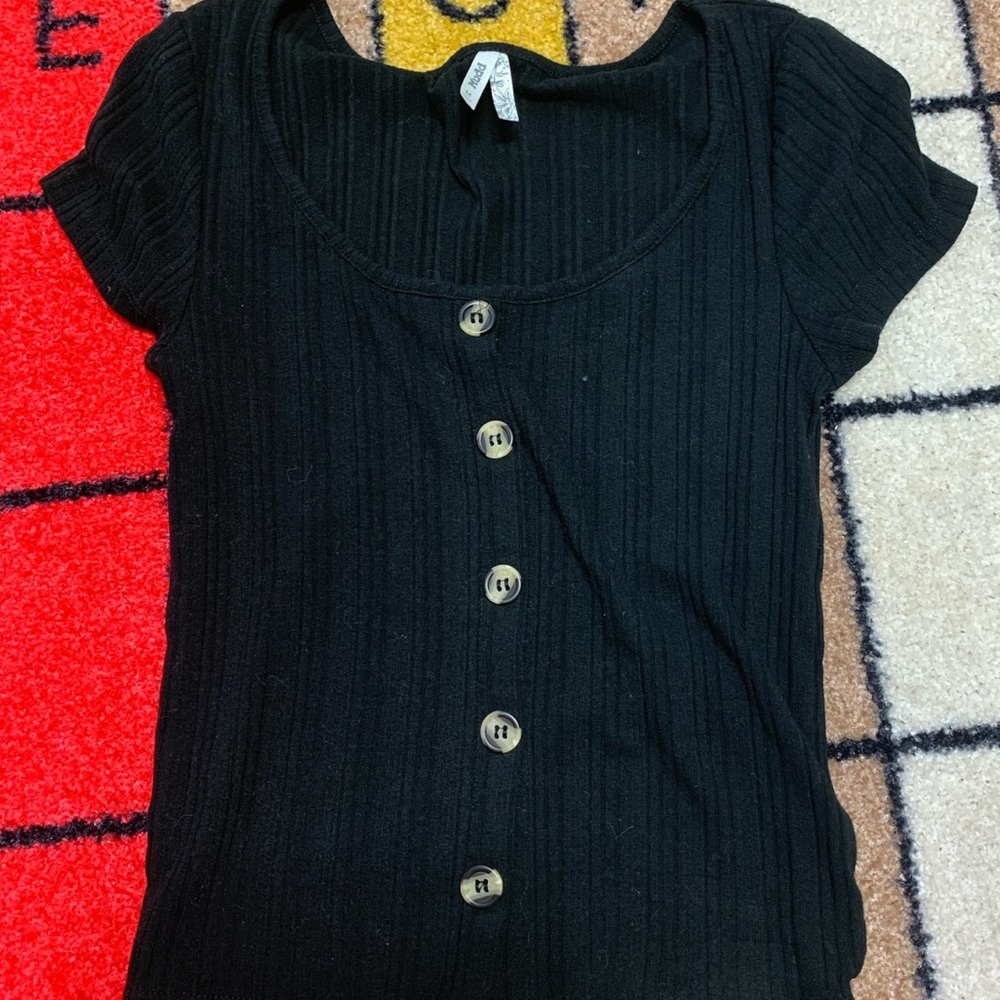 Black tee